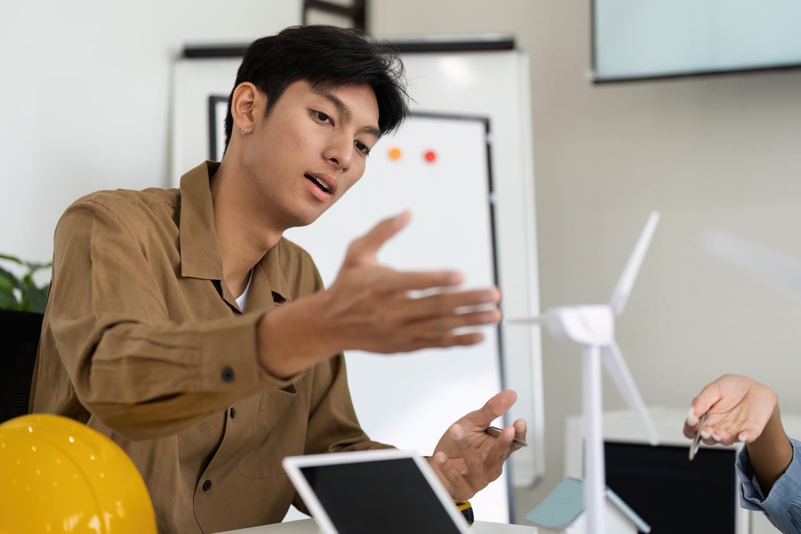 95970532_sustainable-energy-and-innovation-a-professional-discussing-renewable-energy-solutions-with-a-focus-on-wind-power area of focus image